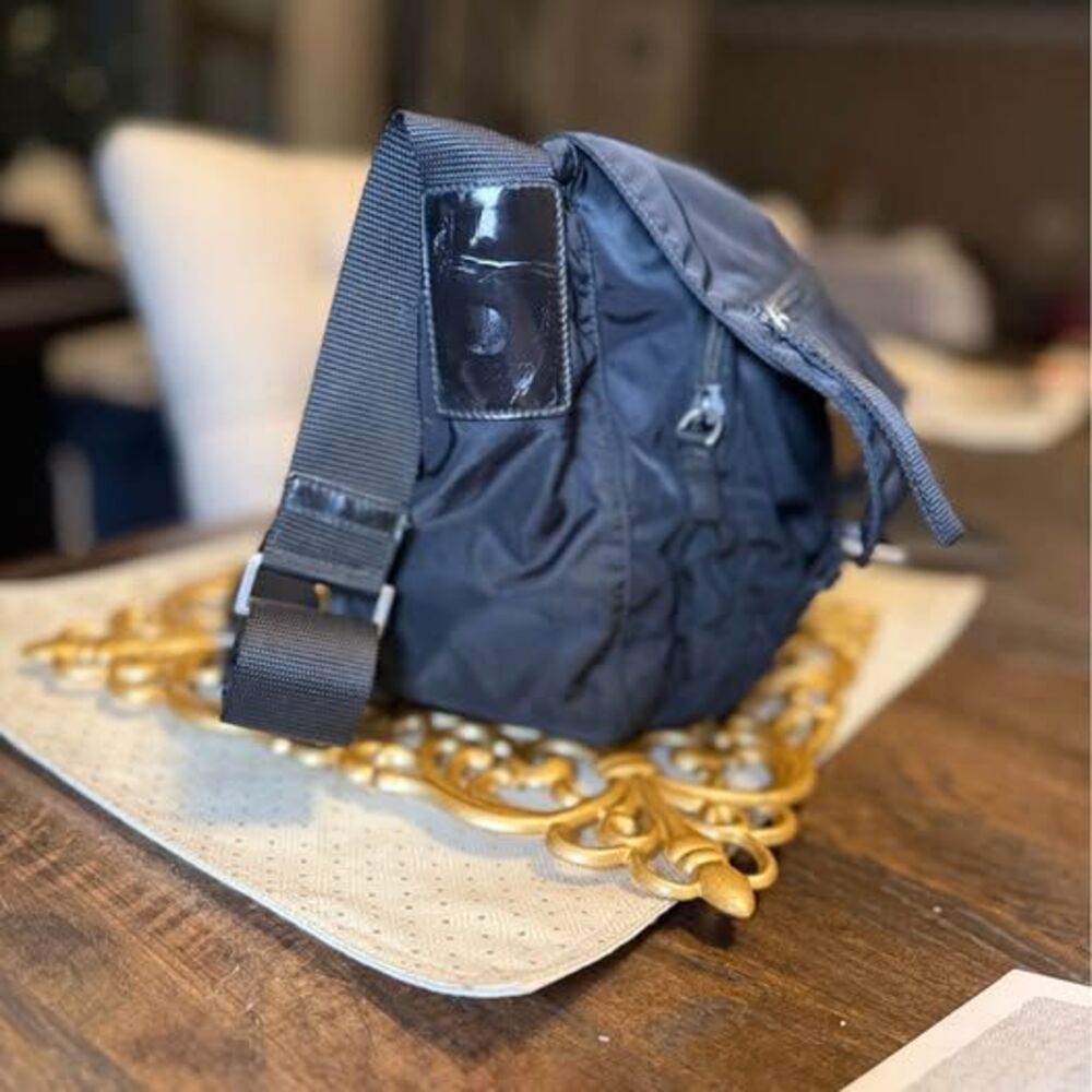 Classic Prada black nylon crossbody Unisex messenger bag 🖤 - Picture 5 of 9